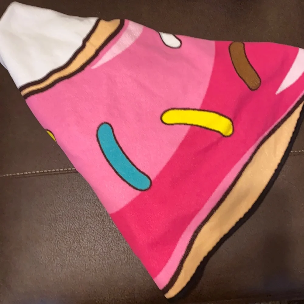 Forever 21 donut party pool beach towel 45” round donut with sprinkles NWT